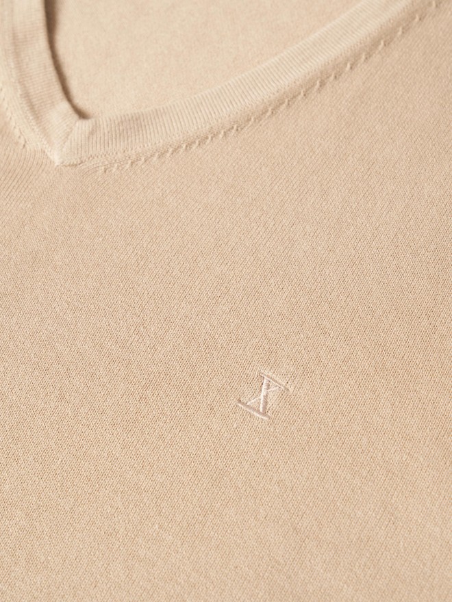 V-neck pullover