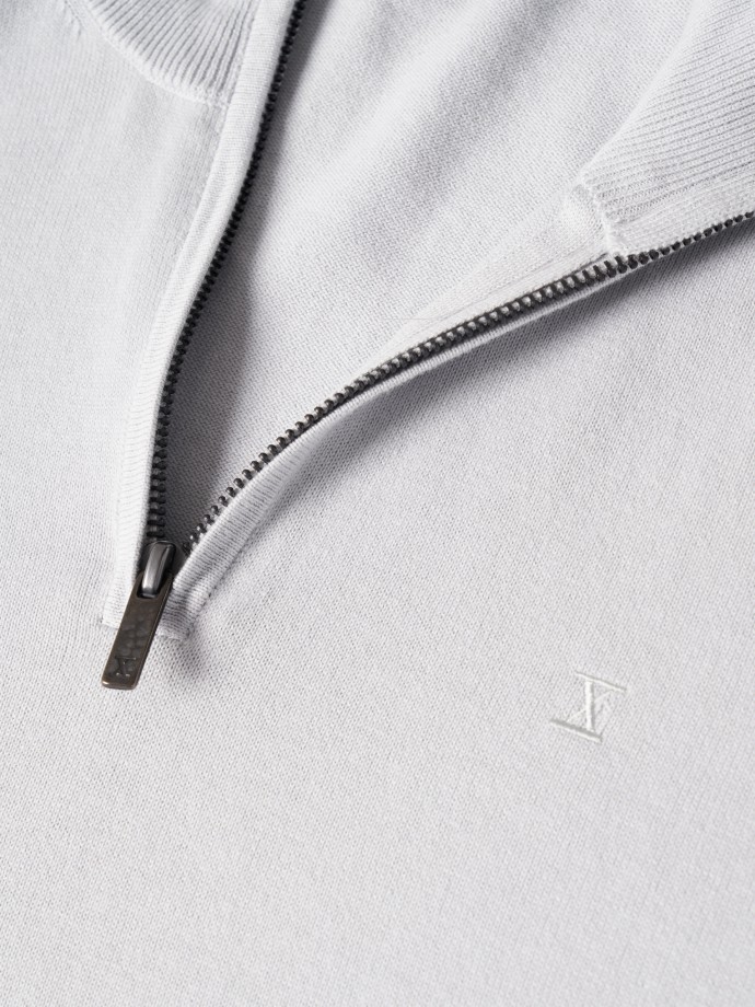 Sweater with zipper