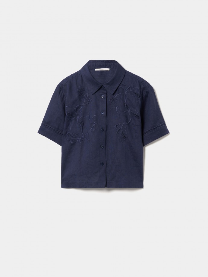 Linen blouse with embroidery