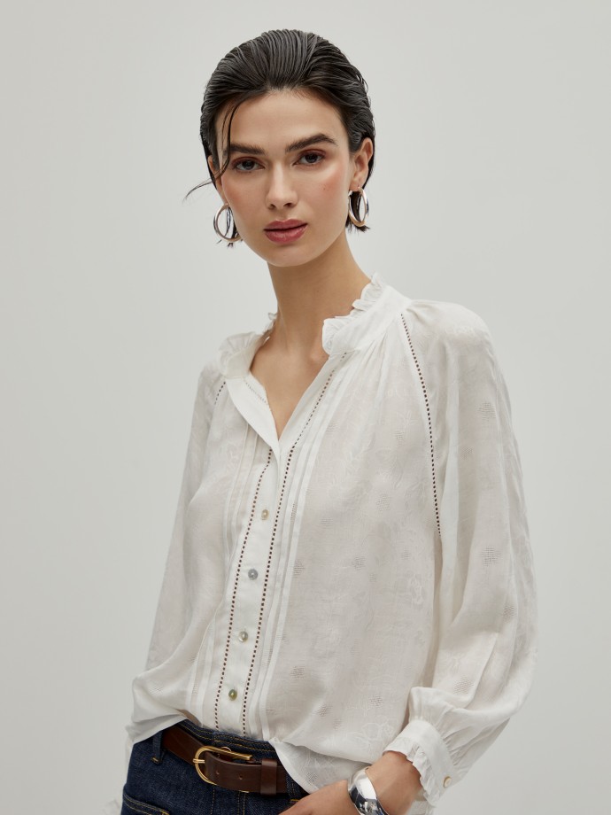 Blouse with pleats