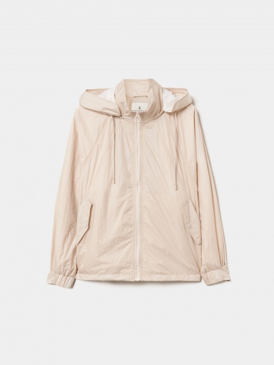 Parka corta con capucha