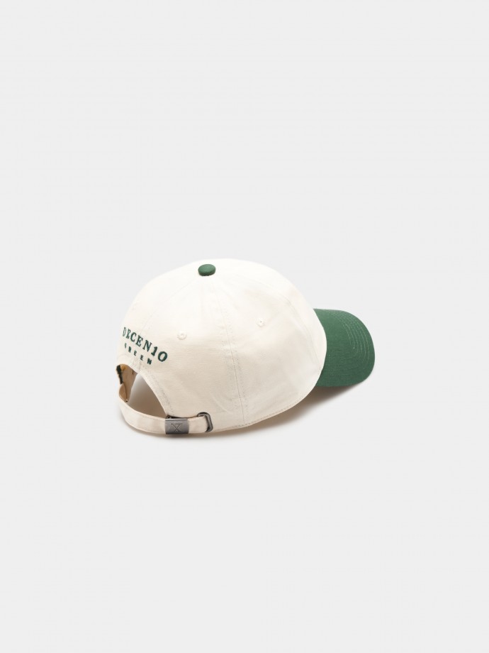 Gorra con ala curva