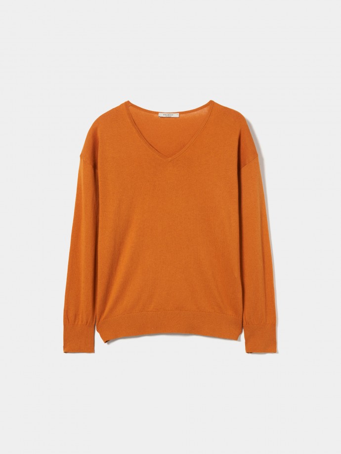 V-neck pullover