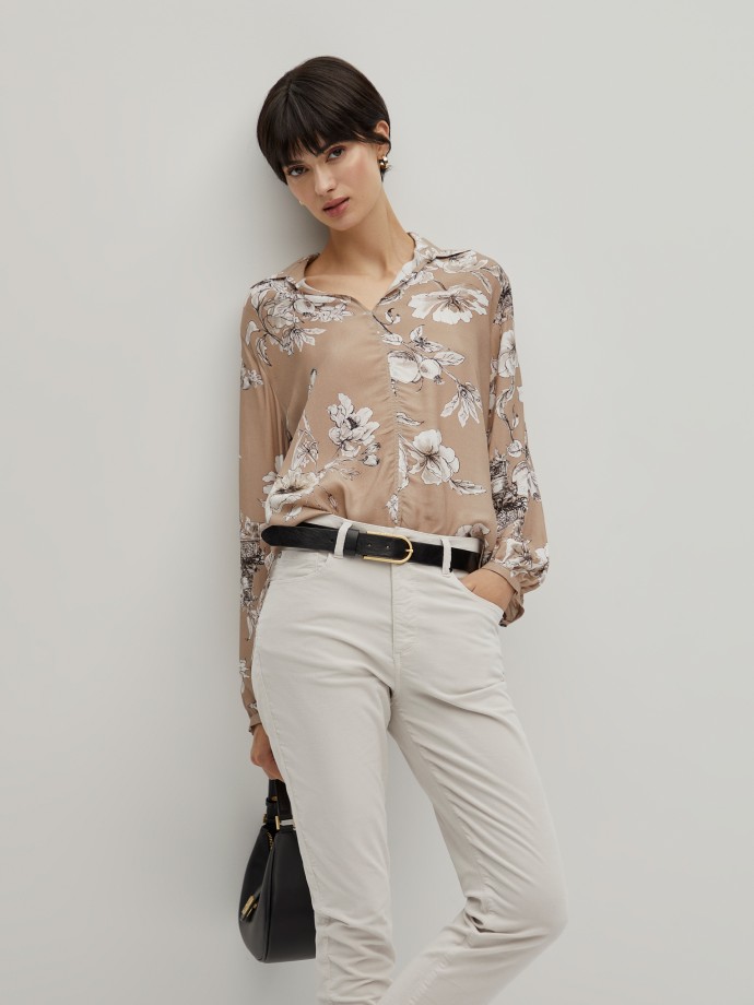 Fluid blouse with print