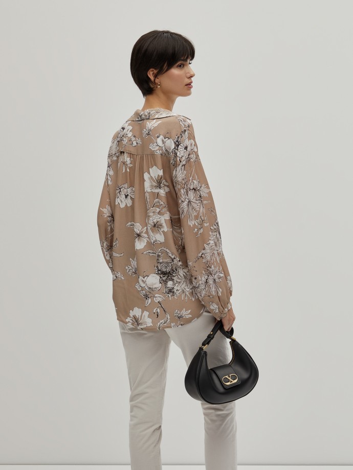 Fluid blouse with print