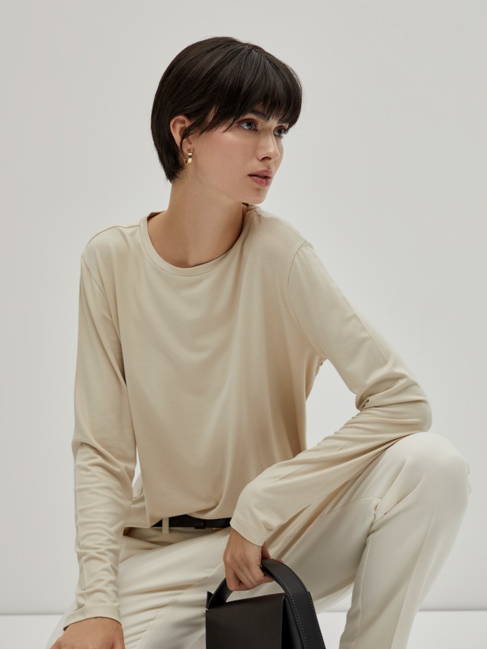 Round neck sweater