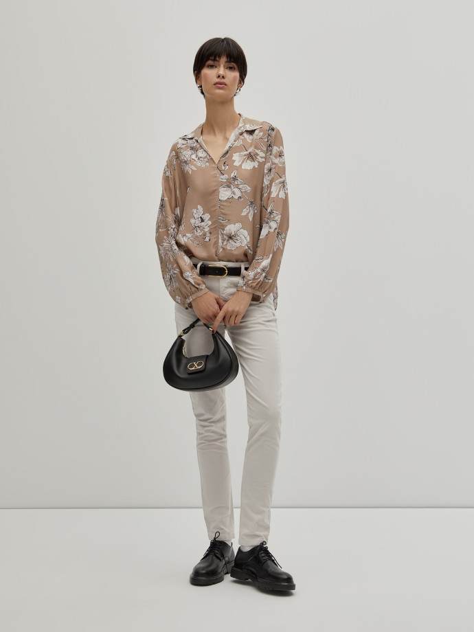 Fluid blouse with print