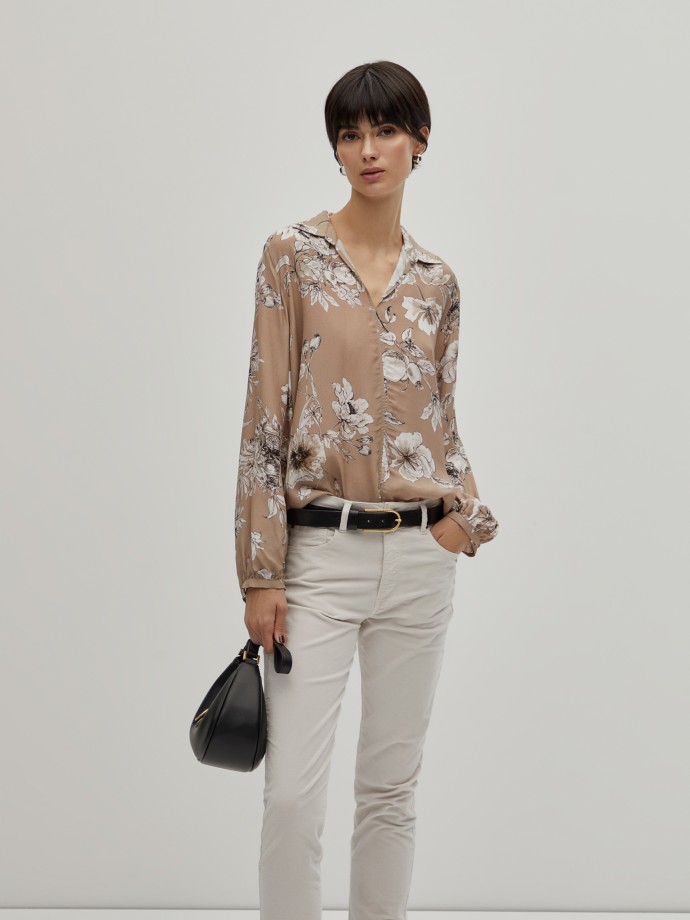 Fluid blouse with print