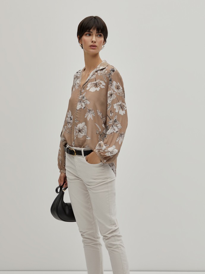 Fluid blouse with print