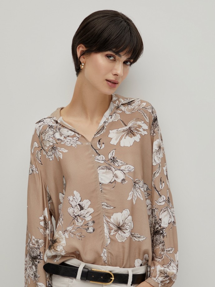 Fluid blouse with print