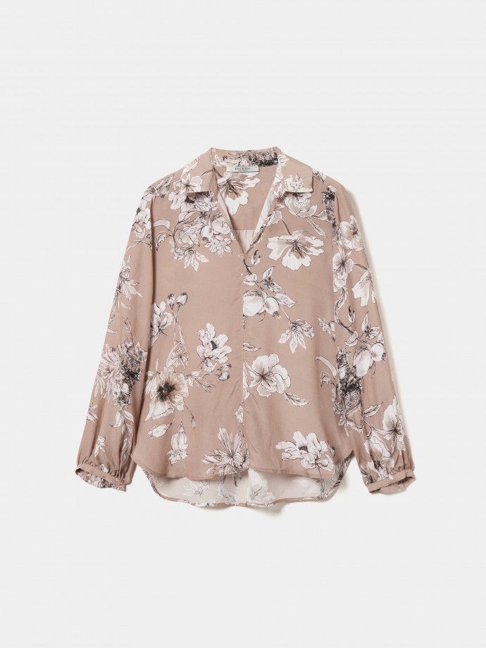 Fluid blouse with print