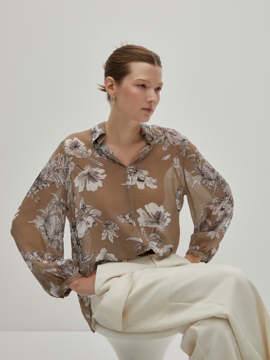 Fluid blouse with print