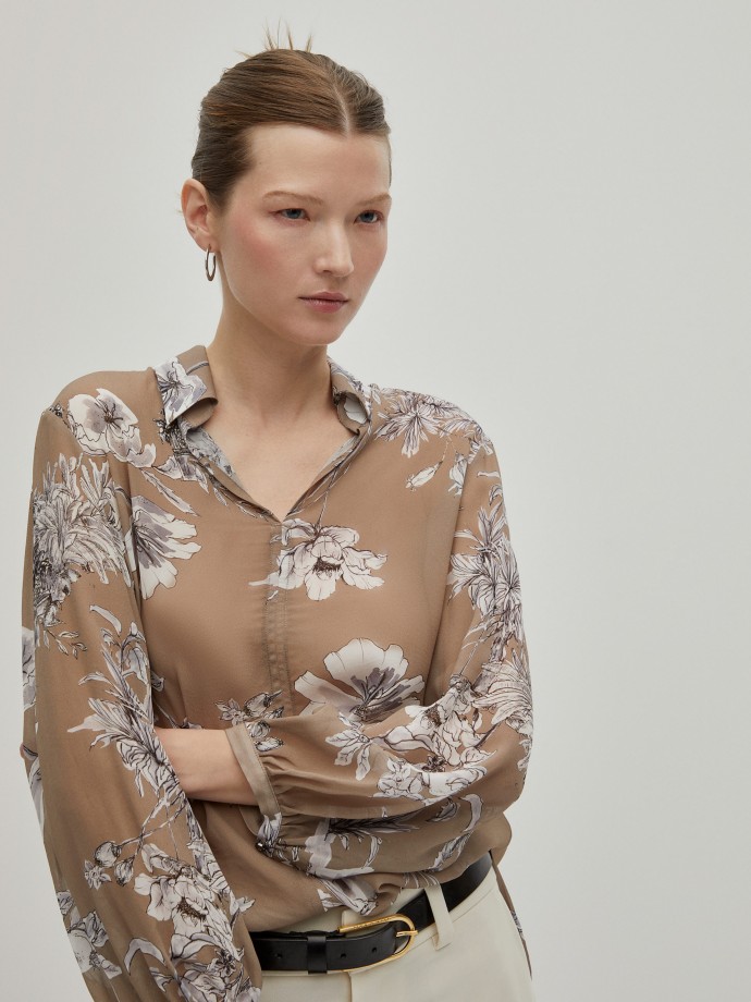 Fluid blouse with print