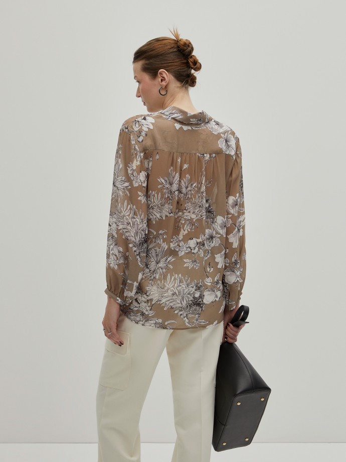 Fluid blouse with print