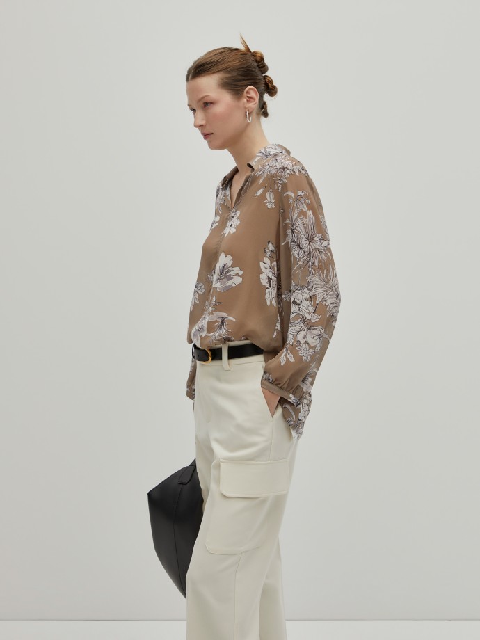 Fluid blouse with print