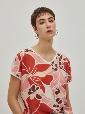 T-shirt padrão flores T-shirt padrão flores