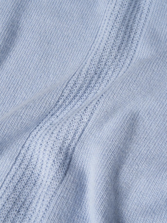 Camisola de gola alta detalhe de estrutura