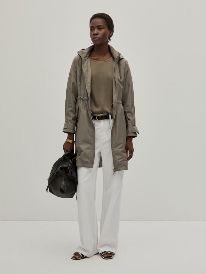 Parka con capucha
