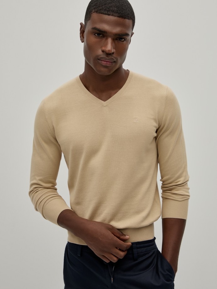 V-neck pullover