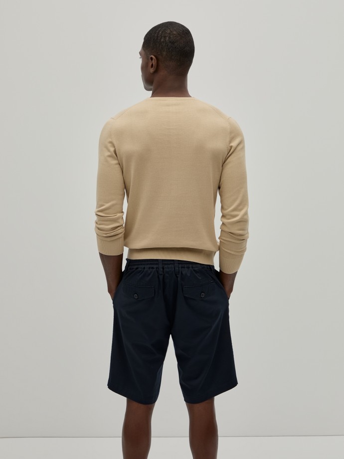 V-neck pullover