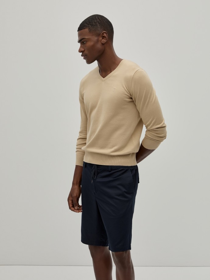 V-neck pullover