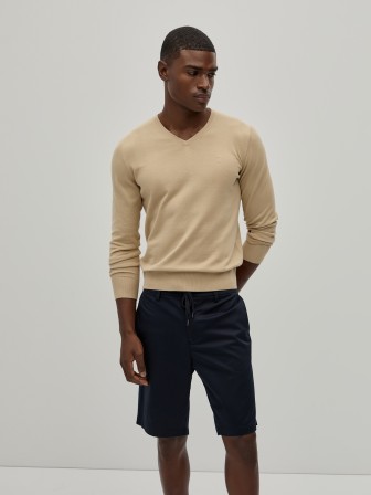 V-neck pullover V-neck pullover