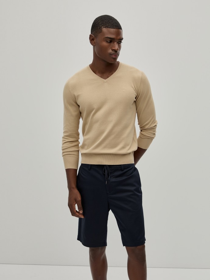 V-neck pullover