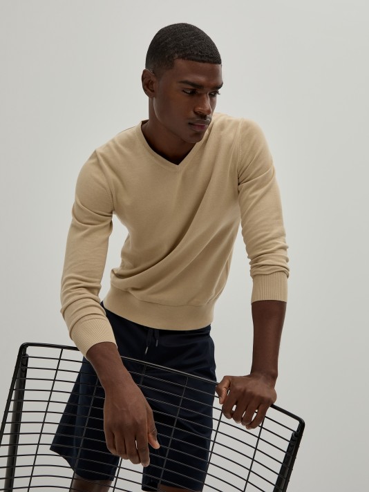 V-neck pullover