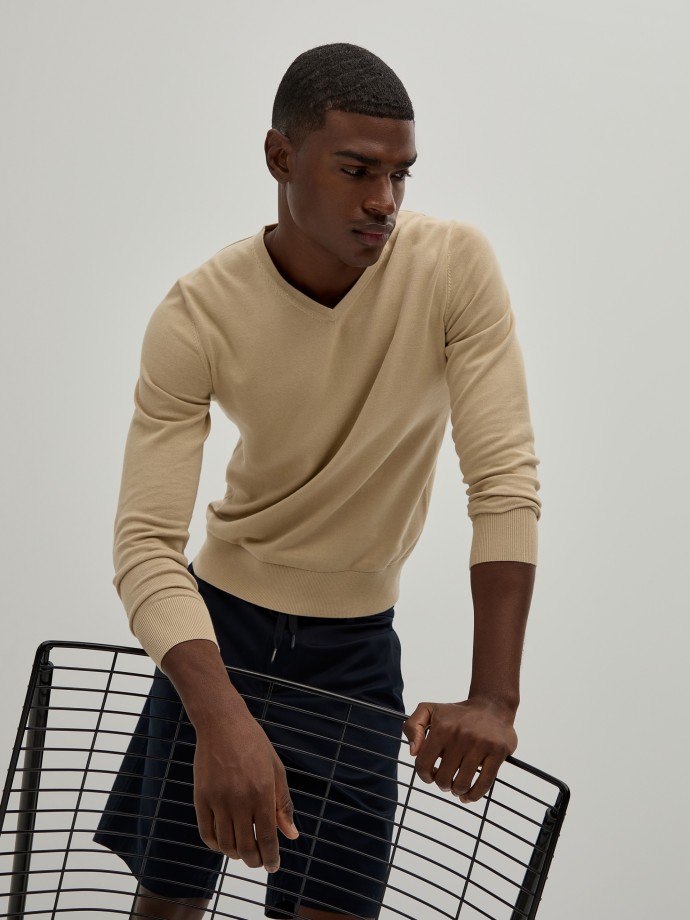 V-neck pullover