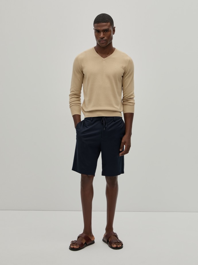 V-neck pullover