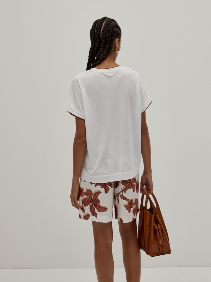 Camiseta con estampado floral