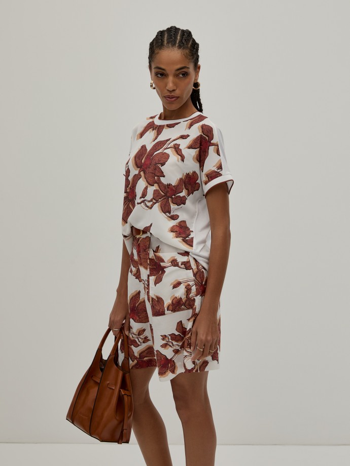 Camiseta con estampado floral