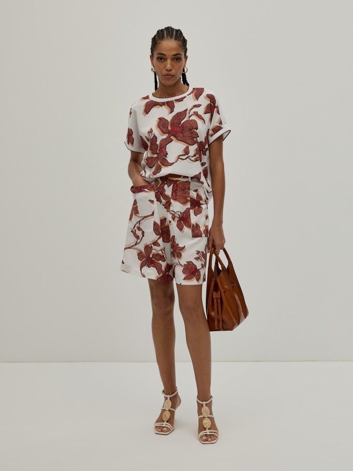 Camiseta con estampado floral