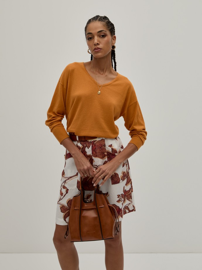 V-neck pullover