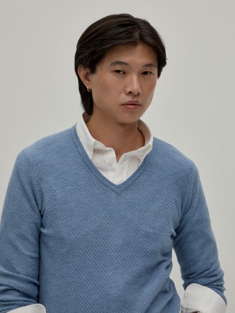 100% merino wool V-neck sweater 100% merino wool V-neck sweater