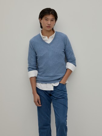 100% merino wool V-neck sweater 100% merino wool V-neck sweater