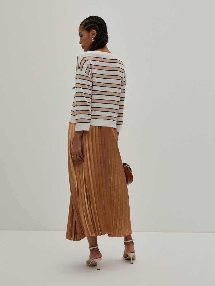 Long pleated skirt