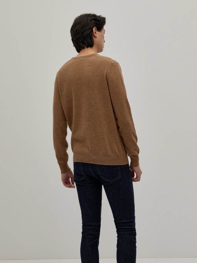 V-neck pullover V-neck pullover
