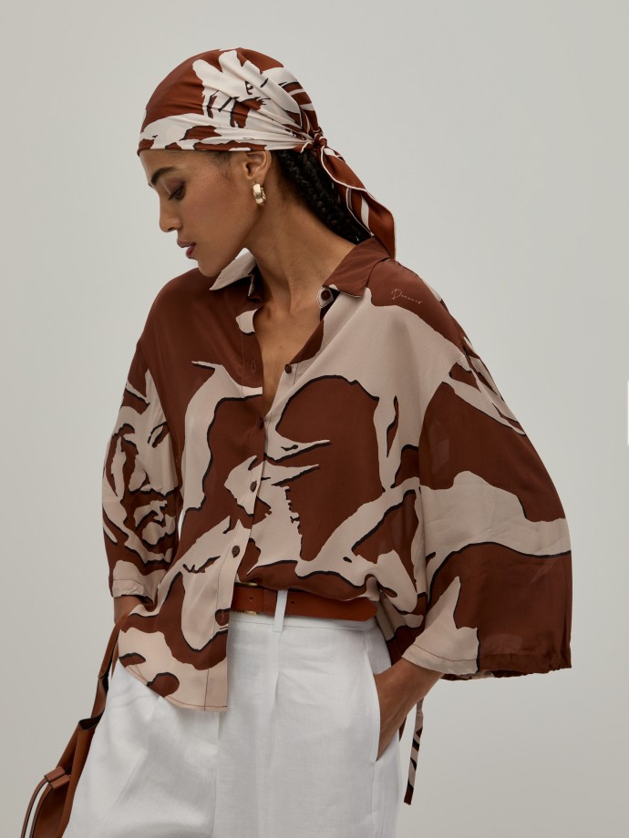 Blusa con estampado de camuflaje Blusa con estampado de camuflaje
