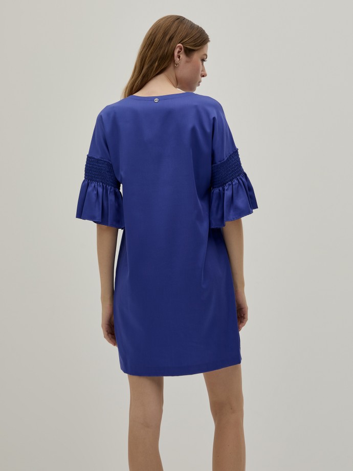Vestido con cuello en V