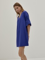 Vestido con cuello en V
