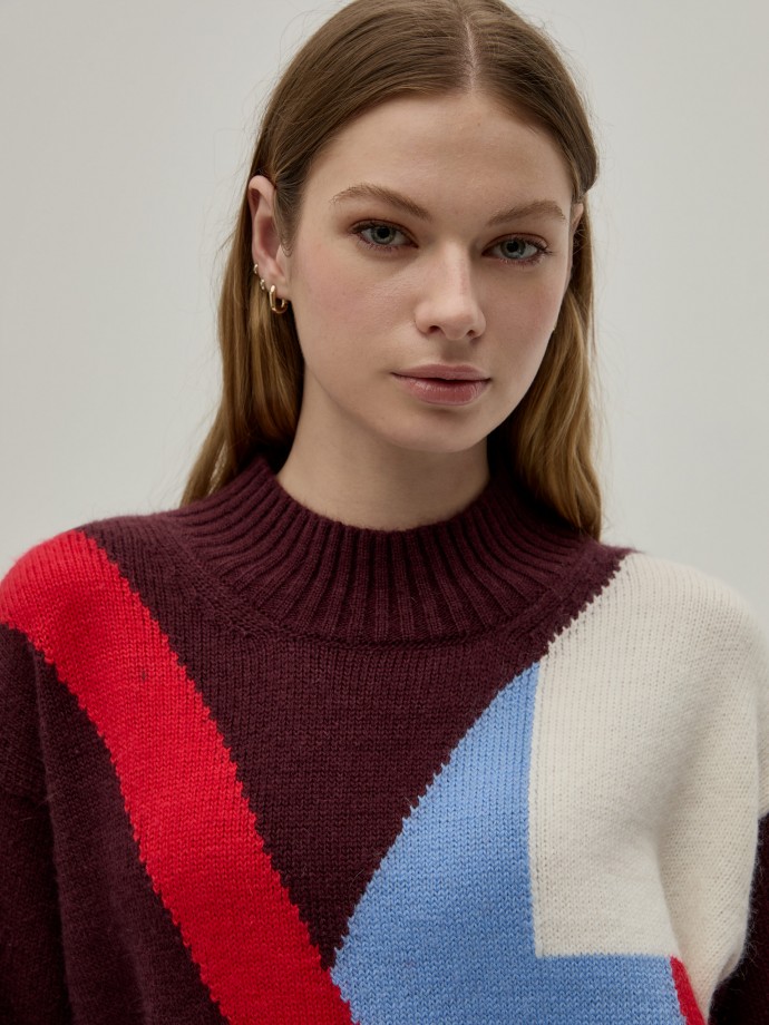 Sweater with geometric pattern