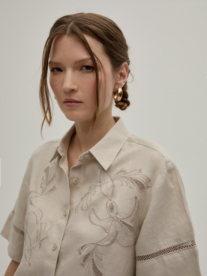 Blusa de lino con bordado