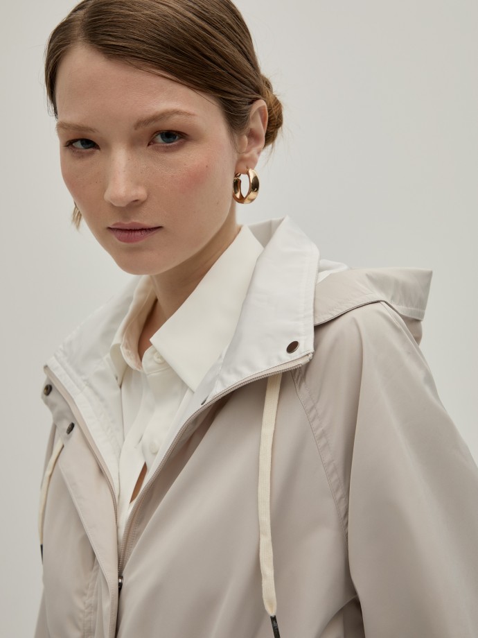 Parka con capucha