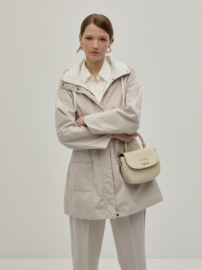 Parka con capucha