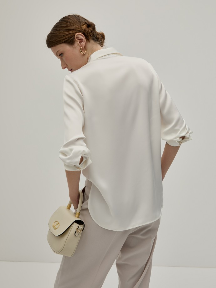 Camisa fluida acetinada