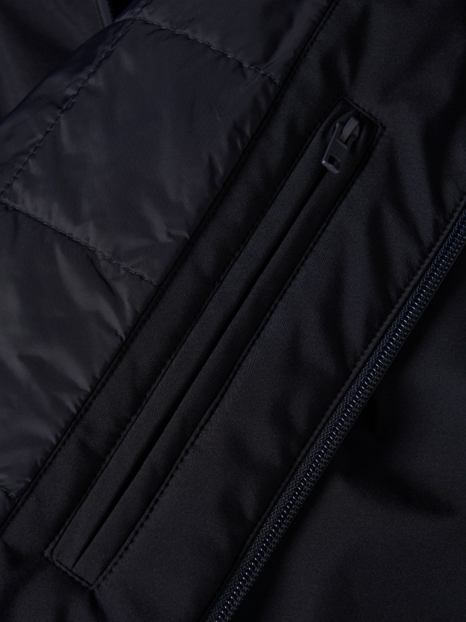 Blus�o com capuz oculto
