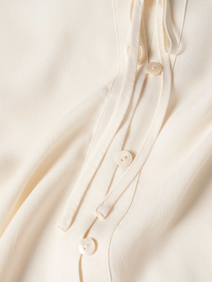 Flowy blouse with ruffles
