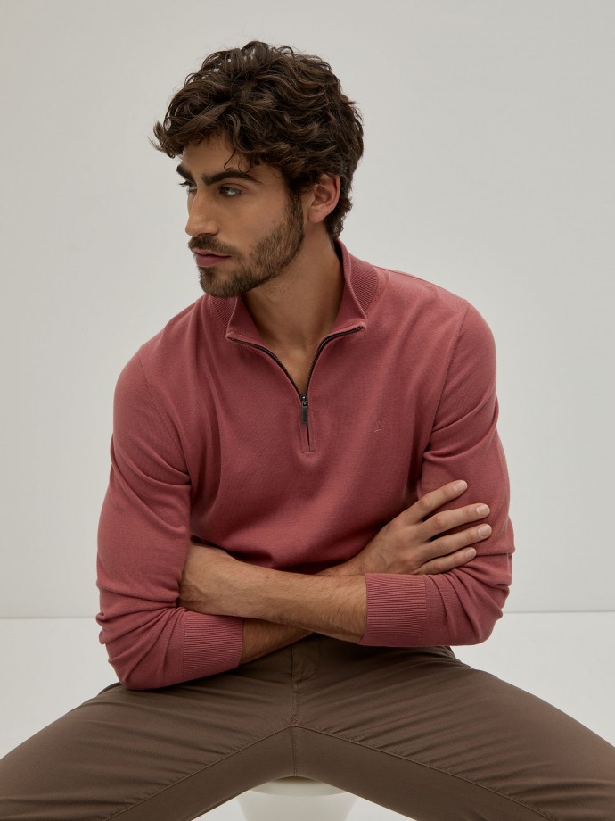 Sweater with zipper