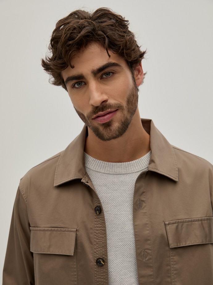 Sobrecamisa com bolsos